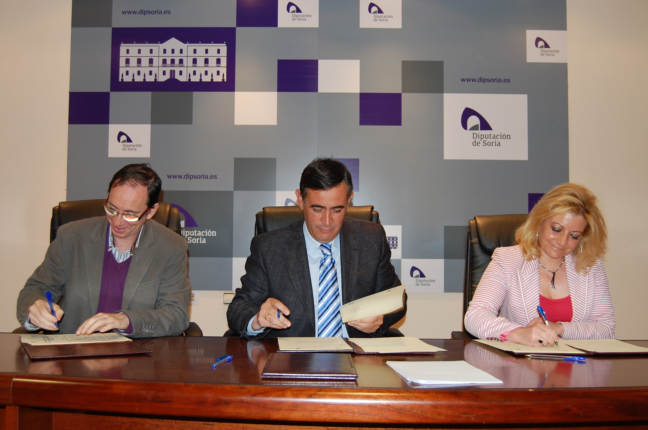 LA DIPUTACIÓN APORTA 30.000 EUROS A LOS AYUNTAMIENTOS DE LOS RÁBANOS, GARRAY Y ALMARZA PARA FINANCIAR ACTIVIDADES CULTURALES, DEPORTIVAS, GUARDERÍAS Y OFICINA  DE TURISMO